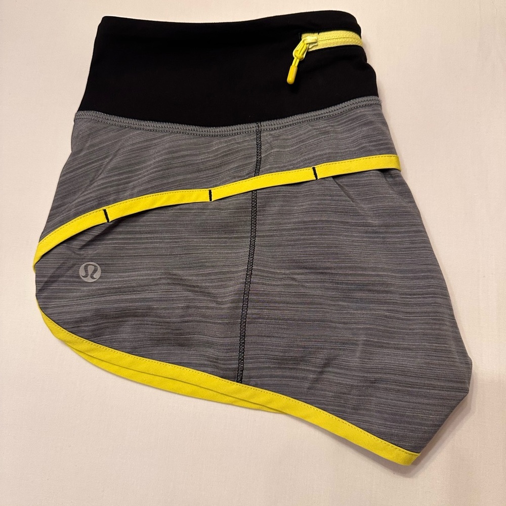 Lululemon Run: Speed Short 2.5”LR*2-Way Stretch, Size 4 - Picture 10 of 10